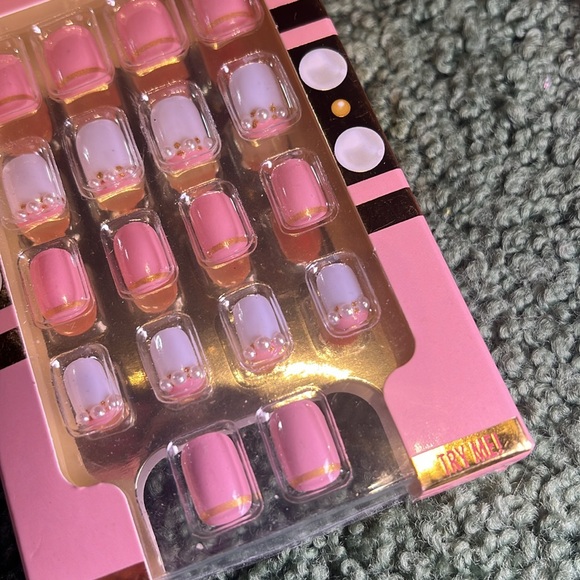 Square-Shaped Pink Girlie Press-On Nails Bundle 🎀 - Picture 3 of 5